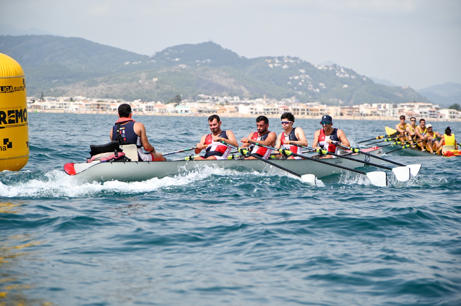Arranca la Liga Nacional Iberdrola de remo de mar con una exigente primera regata en la costa valenciana de Oliva