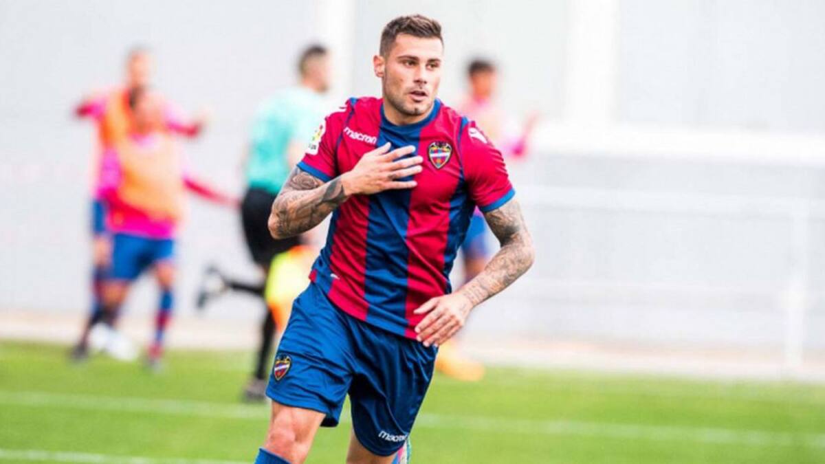 El CF Gandia y la Inversión en un Goleador: ¿Una Apuesta por el Presente o el Anuncio de una Nueva Era?