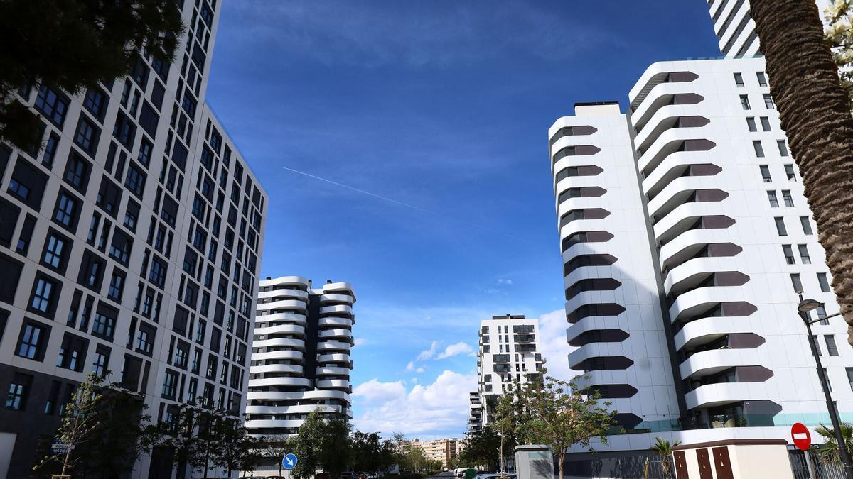 El Mercado Inmobiliario Valenciano Lidera el Desplome Nacional con una Caída de Ventas del 35%