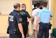 Oleada de Vandalismo en la Playa de Oliva: Tres Detenidos Desvelan la Fragilidad de la Convivencia Oleada de Vandalismo en la Playa de Oliva: Tres Detenidos Desvelan la Fragilidad de la Convivencia
