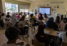 La Comunitat Valenciana se hunde en el ranking educativo europeo y queda relegada a la última posición entre las autonomías en las tres grandes competencias del PISA La Comunitat Valenciana se hunde en el ranking educativo europeo y queda relegada a la última posición entre las autonomías…