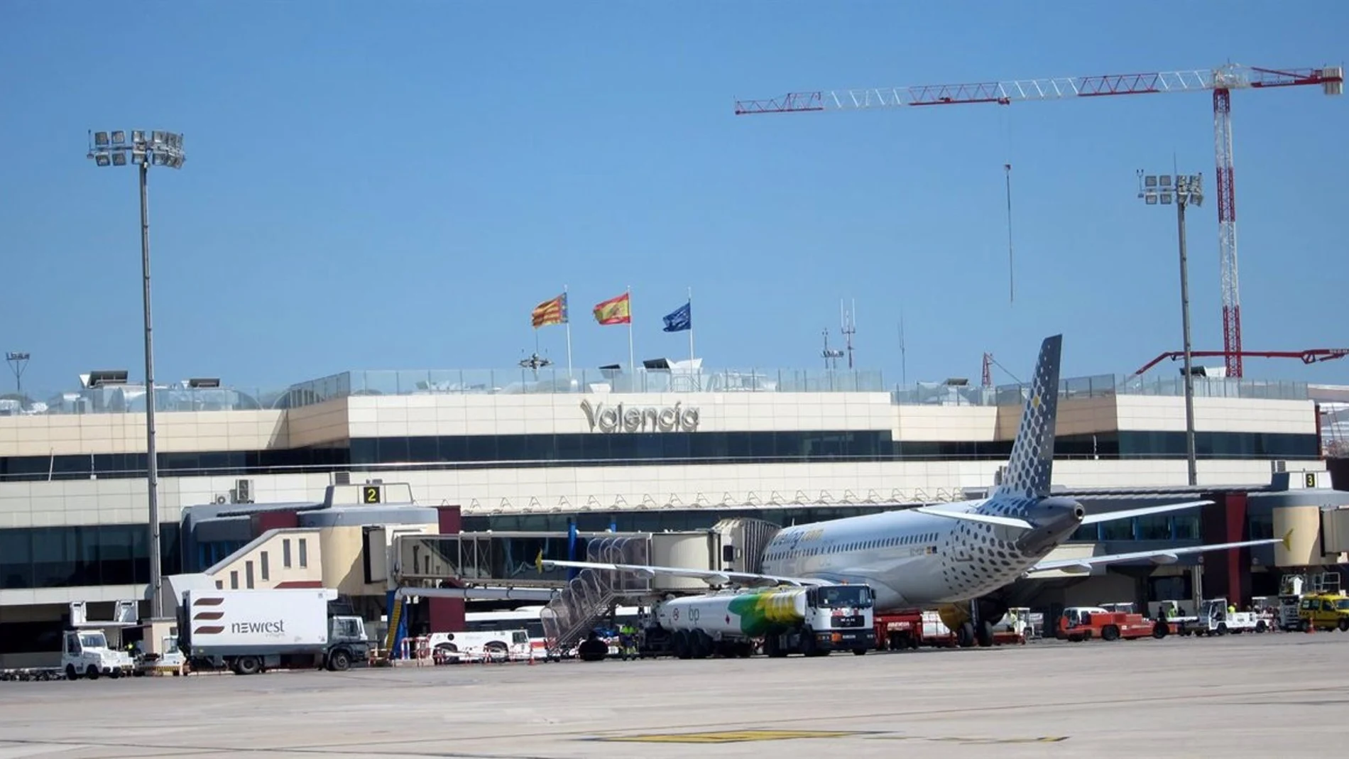 La Generalitat Advierte: Inversión de Aena en Aeropuertos Valencianos se Quedará Corta ante Demanda Disparada