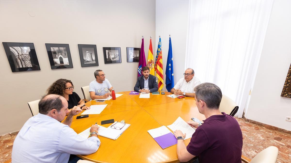 La Safor se divide ante la crisis de Ceuta: Oliva se suma a la FEMP, Gandia prepara un acto propio y Compromís en Tavernes se desmarca