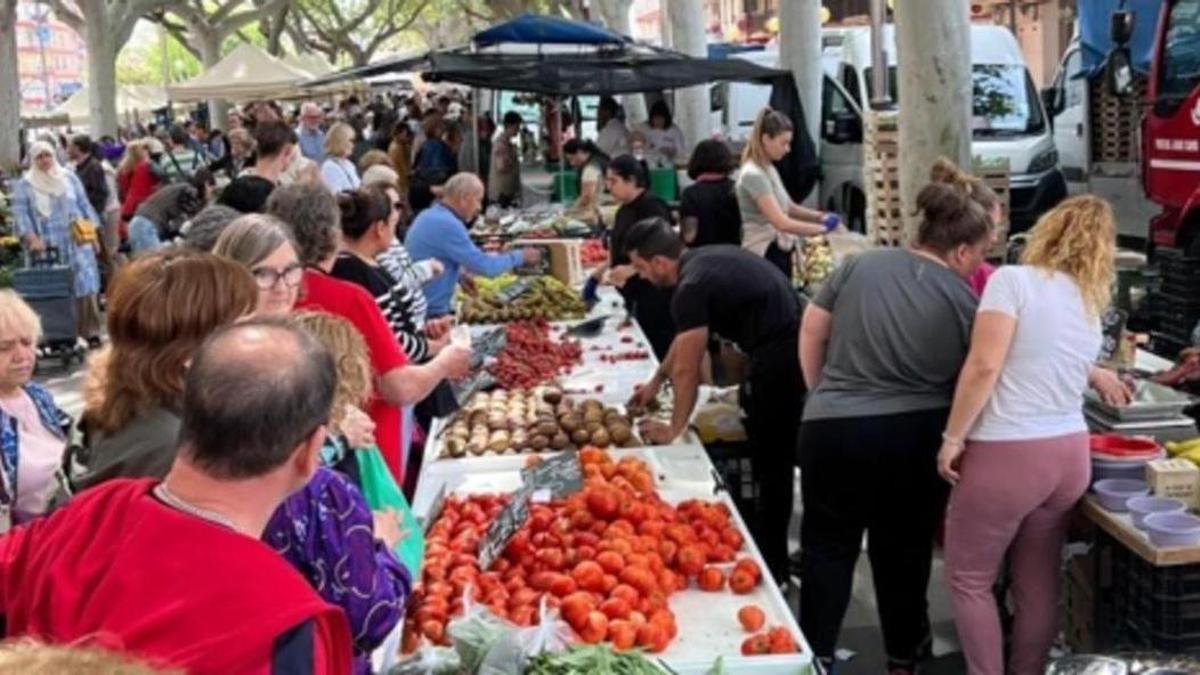 Los mercadillos ambulantes de la Safor: una tradición que resiste entre la modernidad y la temporada estival