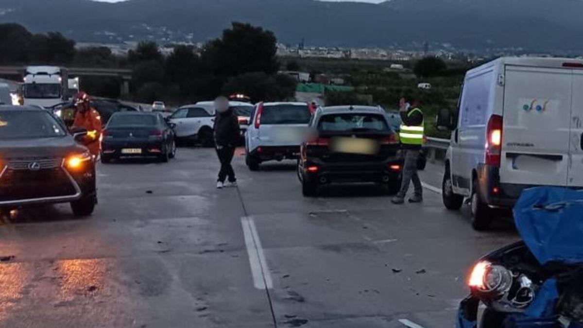 Espectacular Colisión en Cadena Paraliza la AP-7 en el Real de Gandia: Quince Vehículos Implicados y Seis Heridos