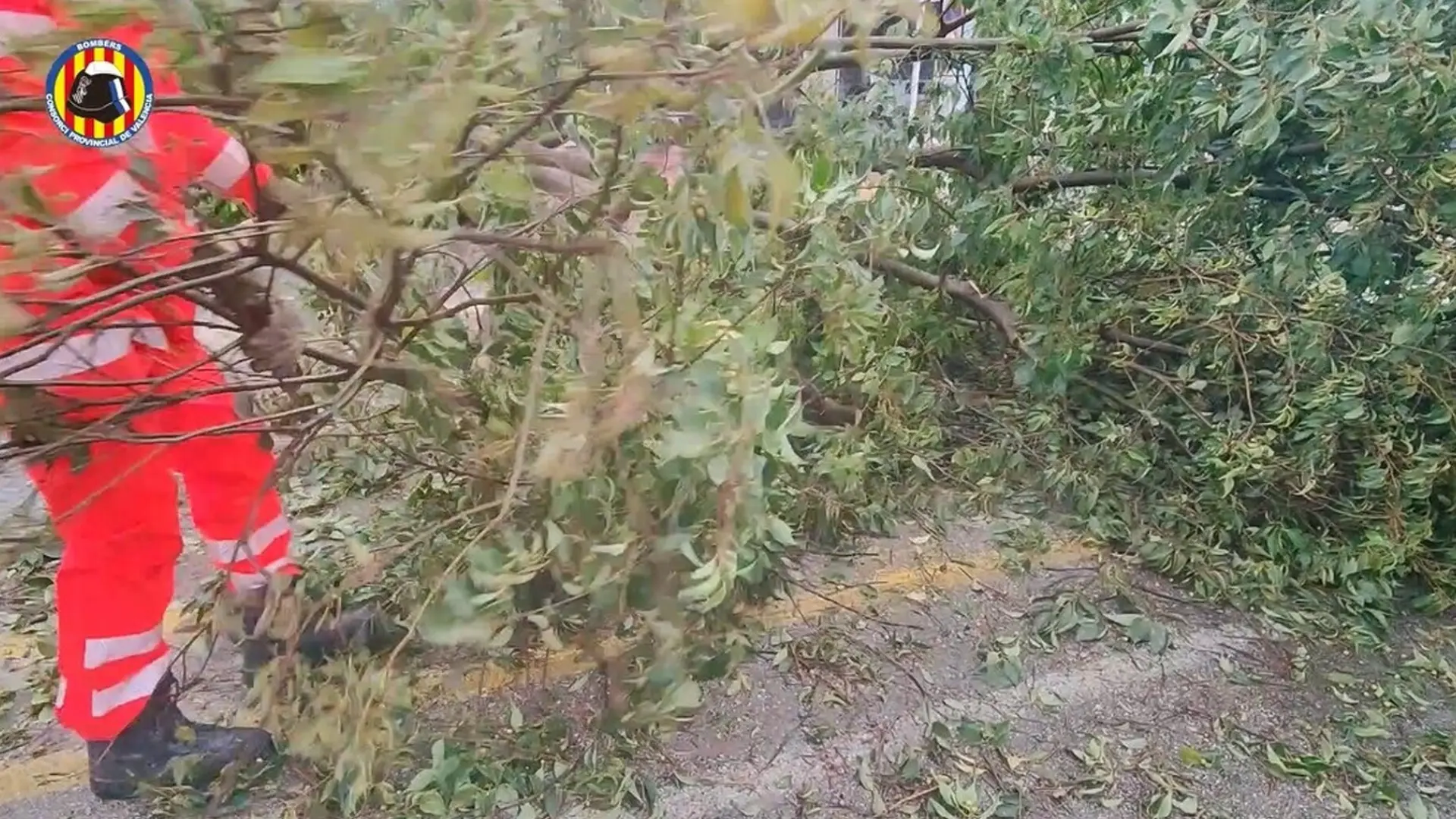 La lluvia torrencial en Oliva (Valencia) obliga a hacer rescates en helicóptero: "El peligro es extraordinario"