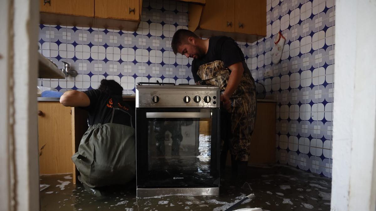 Oliva, 48 horas después de la dana Adam: el aluvión de agua, lodo y escombros que dejó una ciudad en crisis